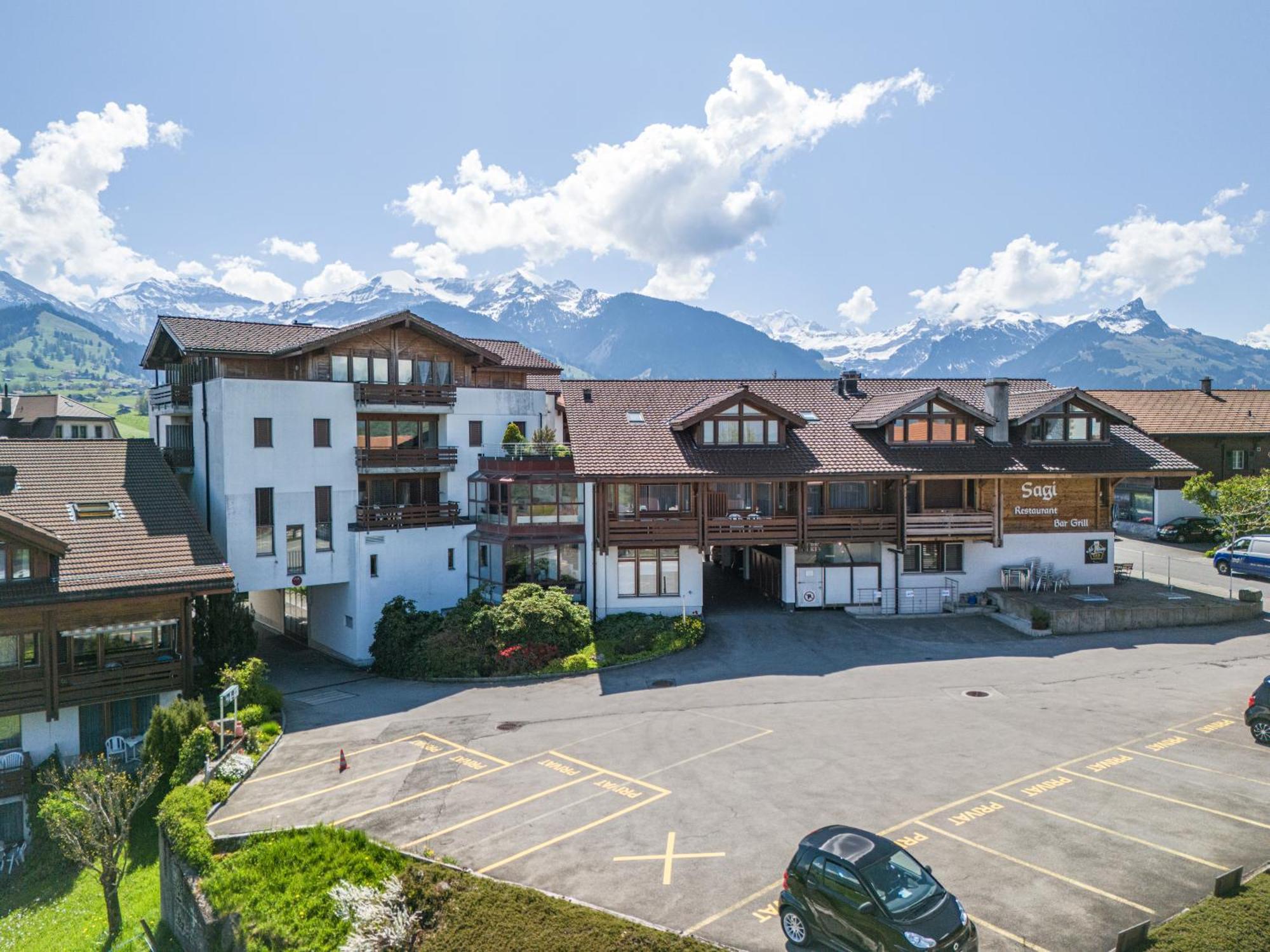 Hotel Aeschipark Aeschi Bei Spiez ภายนอก รูปภาพ