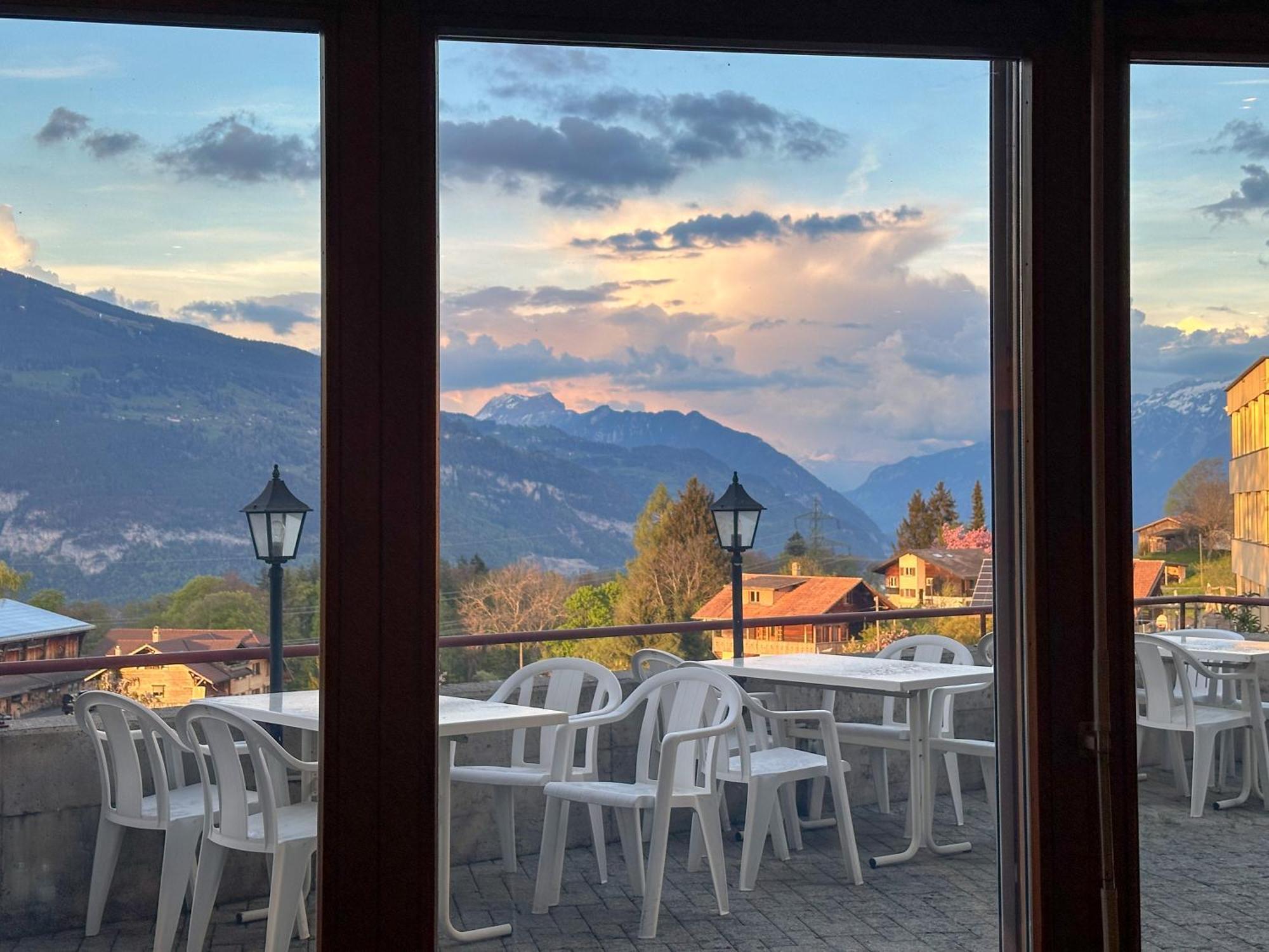 Hotel Aeschipark Aeschi Bei Spiez ภายนอก รูปภาพ
